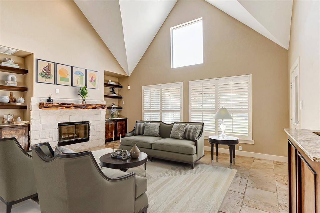 An ideal space for a get-togetheror a peaceful night in, thisluminous living room offersplenty of room for entertainingfamily and friends. From dinnerparties to casual hangouts, theexpansive area is the perfectspot for a range of occasions.  *Virtually Staged