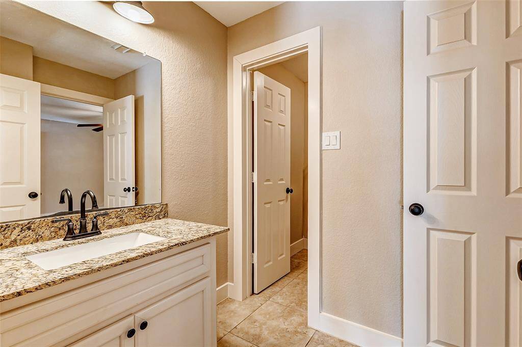 This inviting bathroom is perfectfor guests or family members.The single vanity with a granitecountertop and ample storagespace makes it both functionaland stylish.