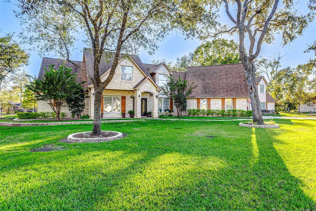 Welcome to this charming 4-bedroom, 3 full and 2 half bathroomtraditional home located inthe gated community of Westcreek in Richmond, TX.