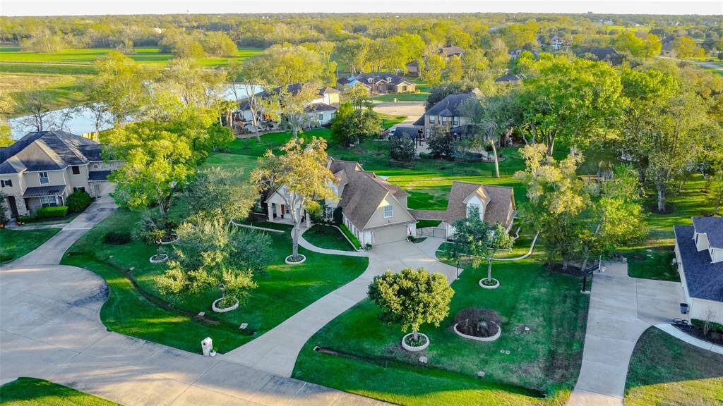 As you approach the property,you're greeted by a well-maintained exterior with freshlandscaping, complemented bytowering trees that offer bothshade and a sense of tranquility.