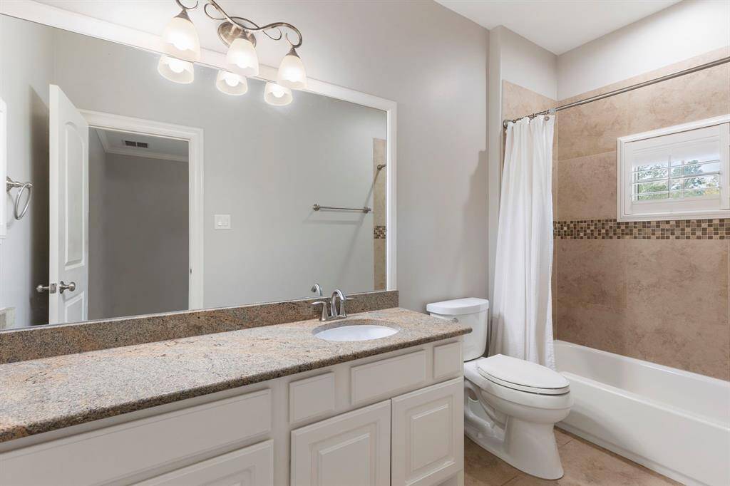 En-suite bathroom