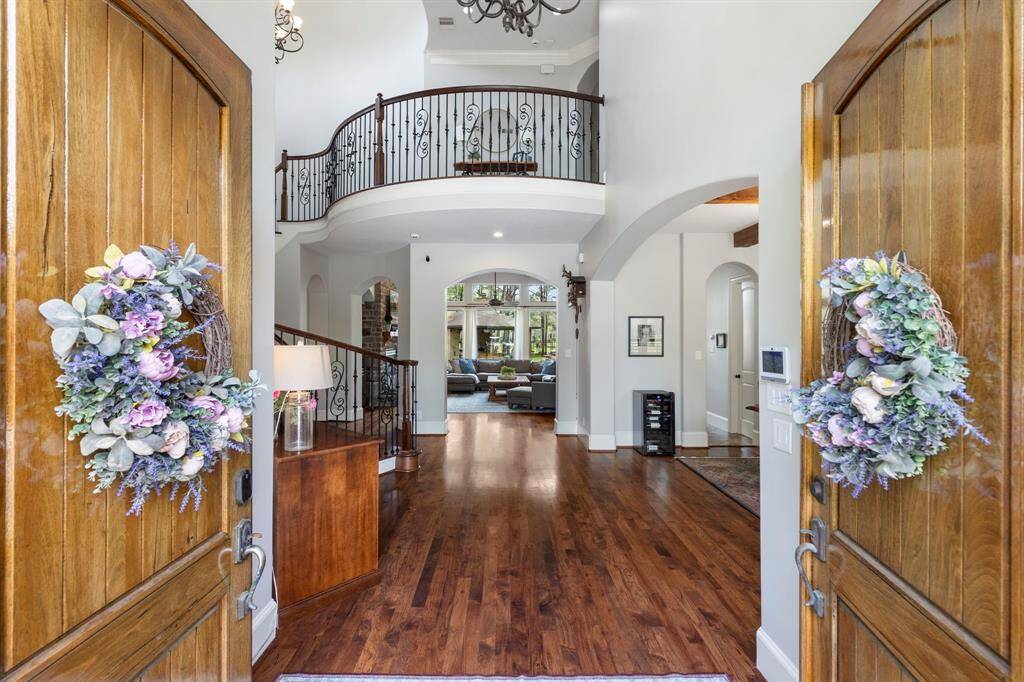Stunning 2 story entrance.