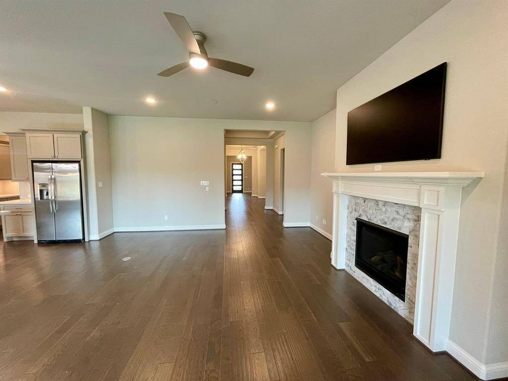 High Ceilings & Generous Room Sizes