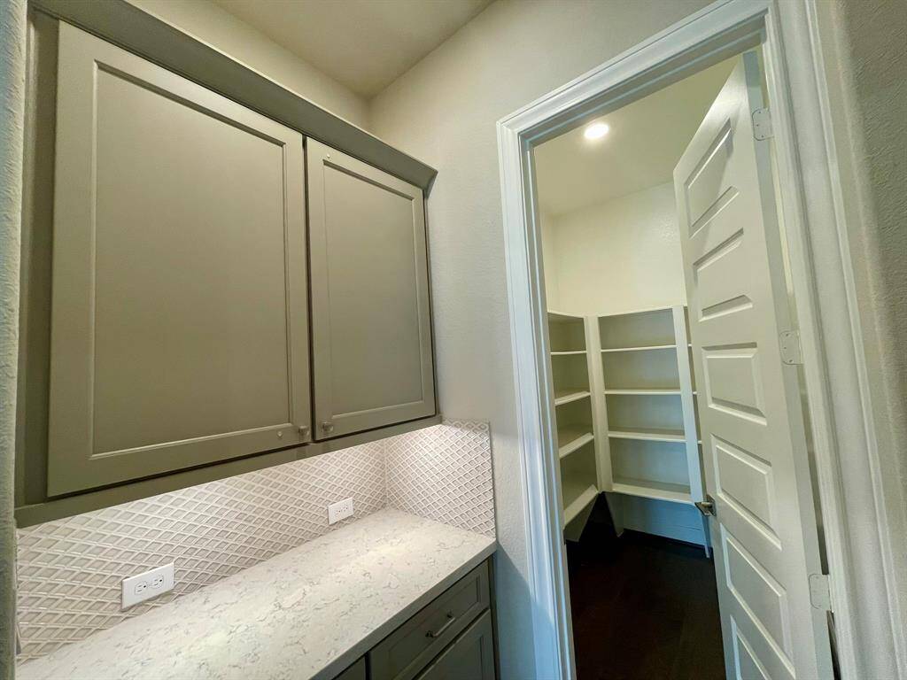 Oversized Pantry to store food and all your small appliances.