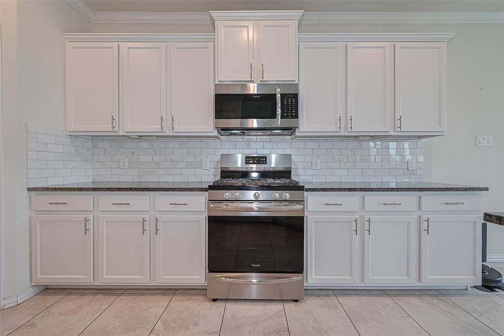 The matching built-in microwave above adds convenience without compromising counter space