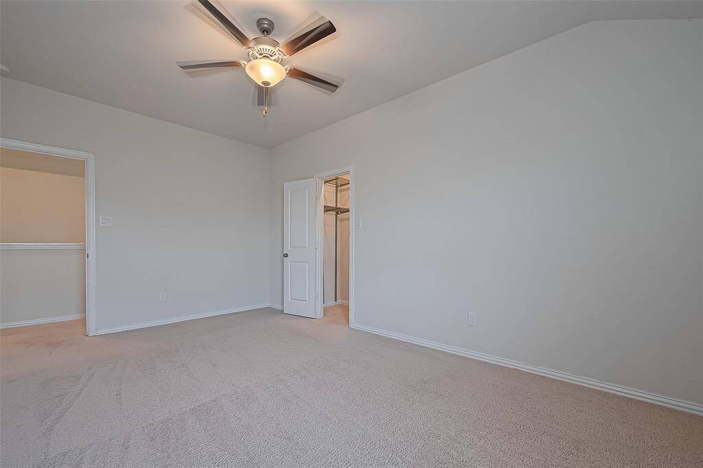 Comfortable and well-proportioned bedroom ideal for rest and relaxation