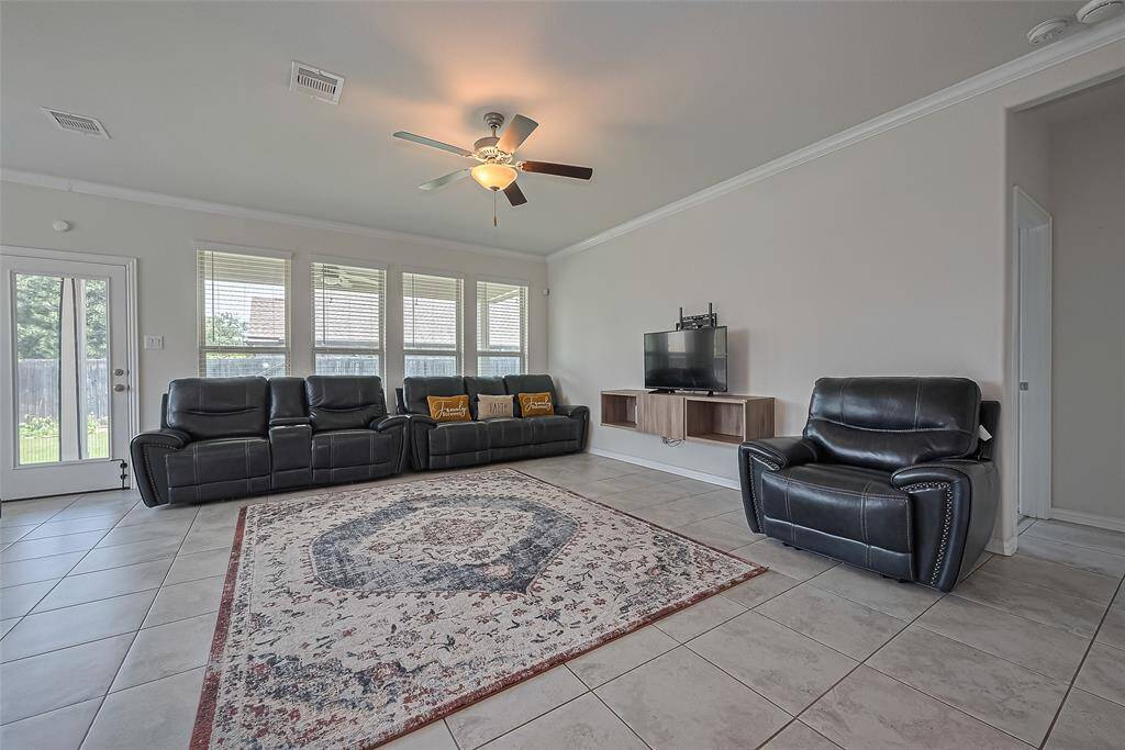 Designed with both comfort and style in mind, this spacious gathering area features beautiful ceramic tile flooring that’s as durable as it is attractive