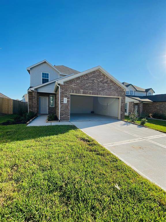 This beautiful 4/2 1/2 bedrrom home is located minutes from the I-45 Freeway and is perfectly located in a Cul-De-Sac.