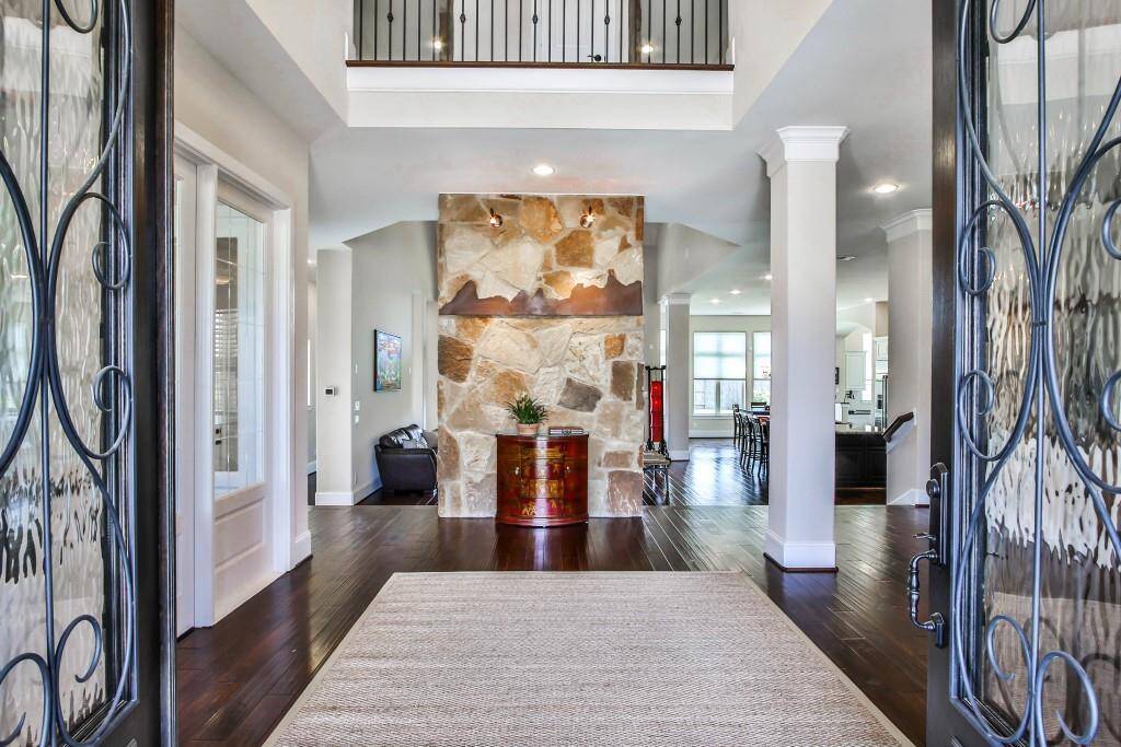 Your guest will be amazed as the walk into the entryway!