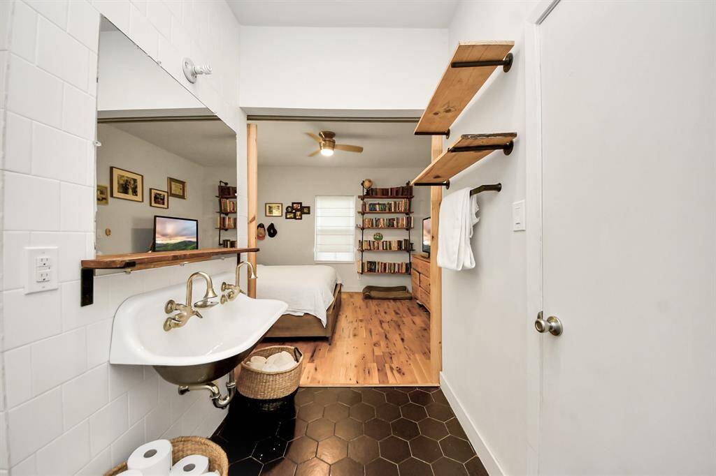 With double vanities and custom finishes, this bathroom blends vintage charm with modern luxury.