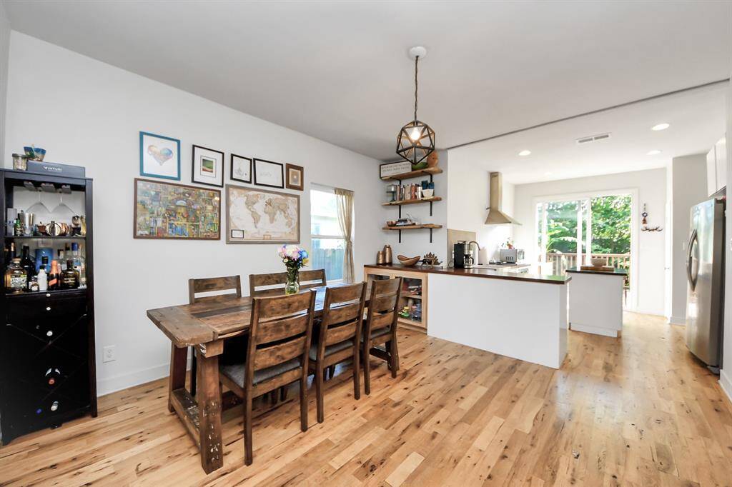 Designated dining area. Plenty of room for friends and family!