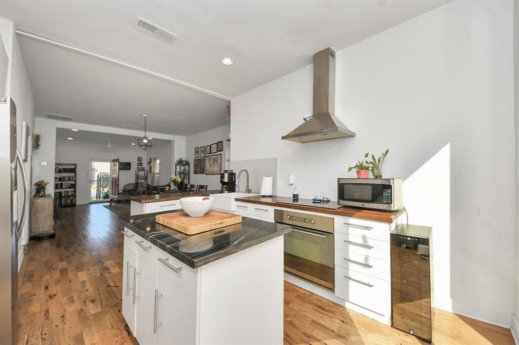 Generous prep space—designed with both everyday living & entertaining in mind.