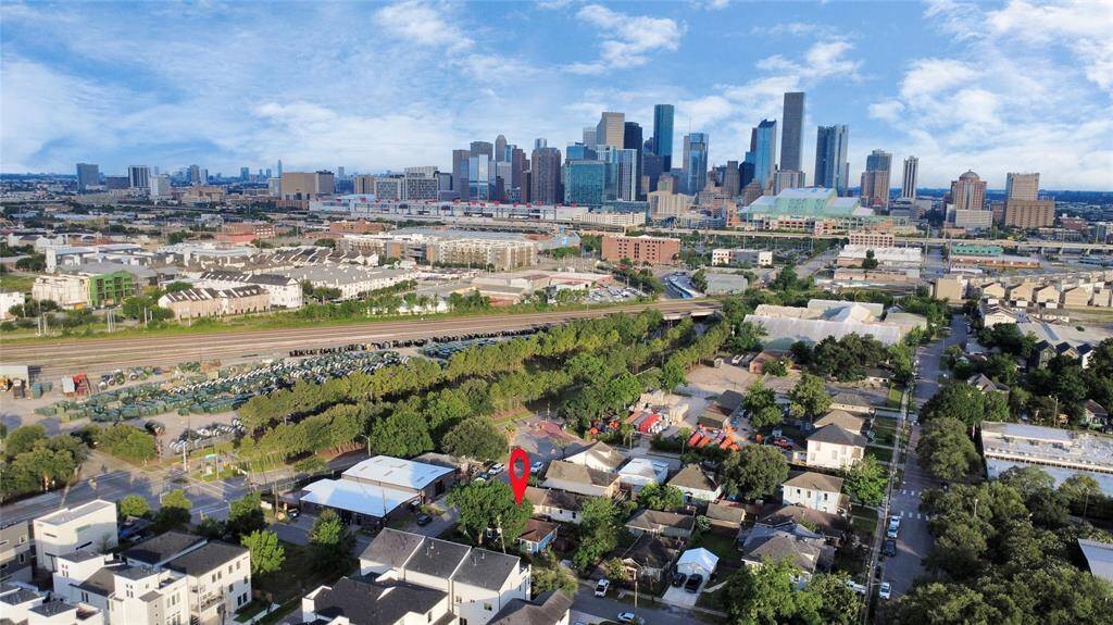 This neighborhood is on the brink of a major transformation. With the new East River development and its' luxury shopping and dining, EaDo is the place to be.