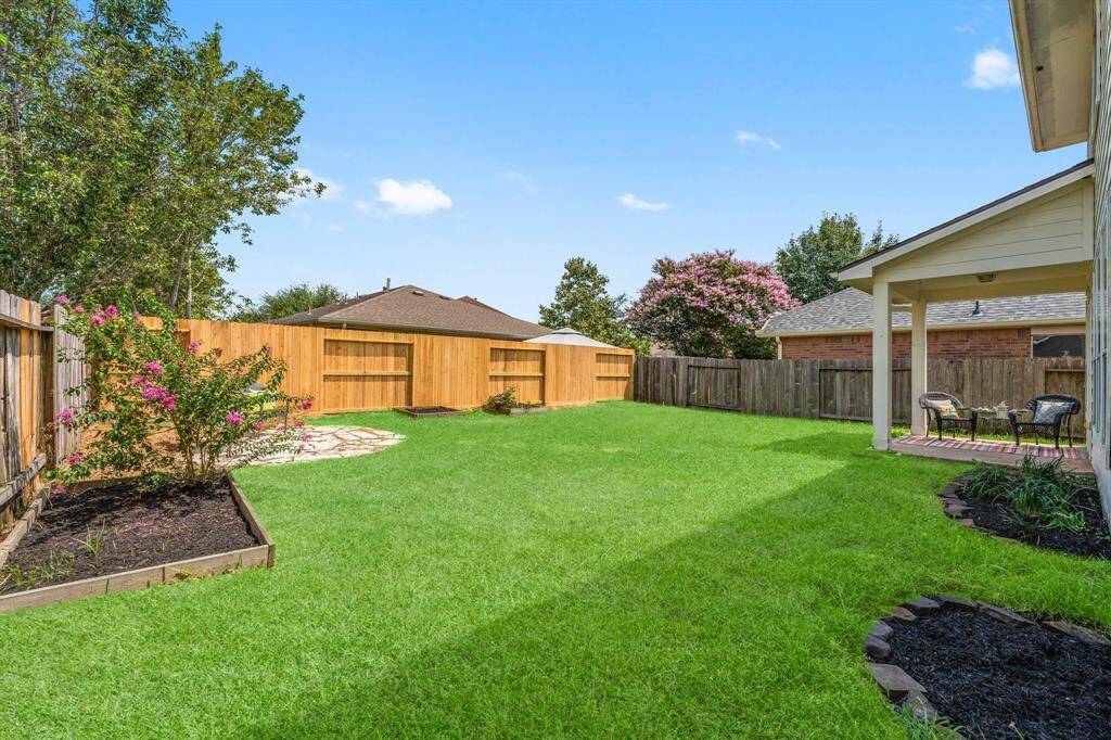 Plenty of room for kids and pets to have a good time here!