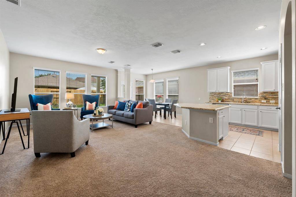 This open concept floor plan allows for conversations and gatherings to flow easily between the kitchen, dining and family rooms.