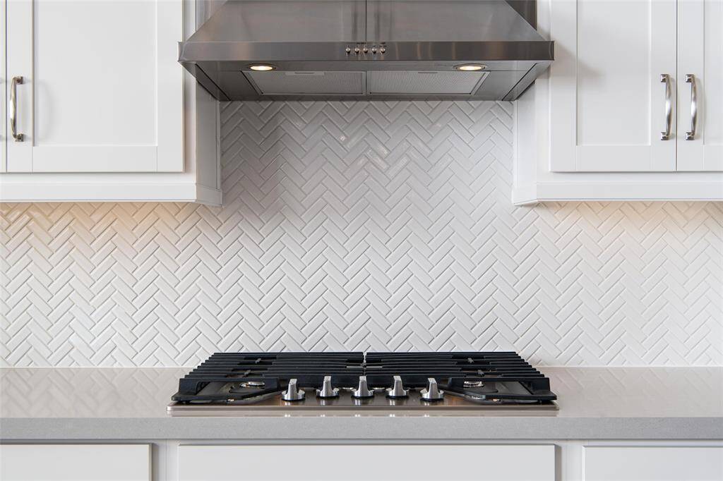 This kitchen is not only a functional space but also has ample storage. Whether you're a seasoned chef or just love to gather and enjoy good food, this kitchen is a dream come true.
