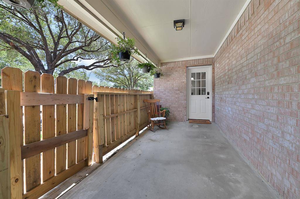 Absolutely lovely oaks trees all over this corner lot! Relax with a book and listen to nature at your side patio.