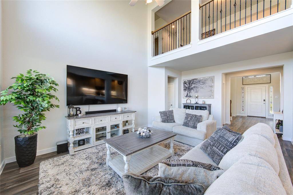 Open concept and high ceilings