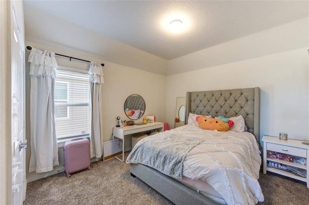 1 of 3 secondary bedrooms