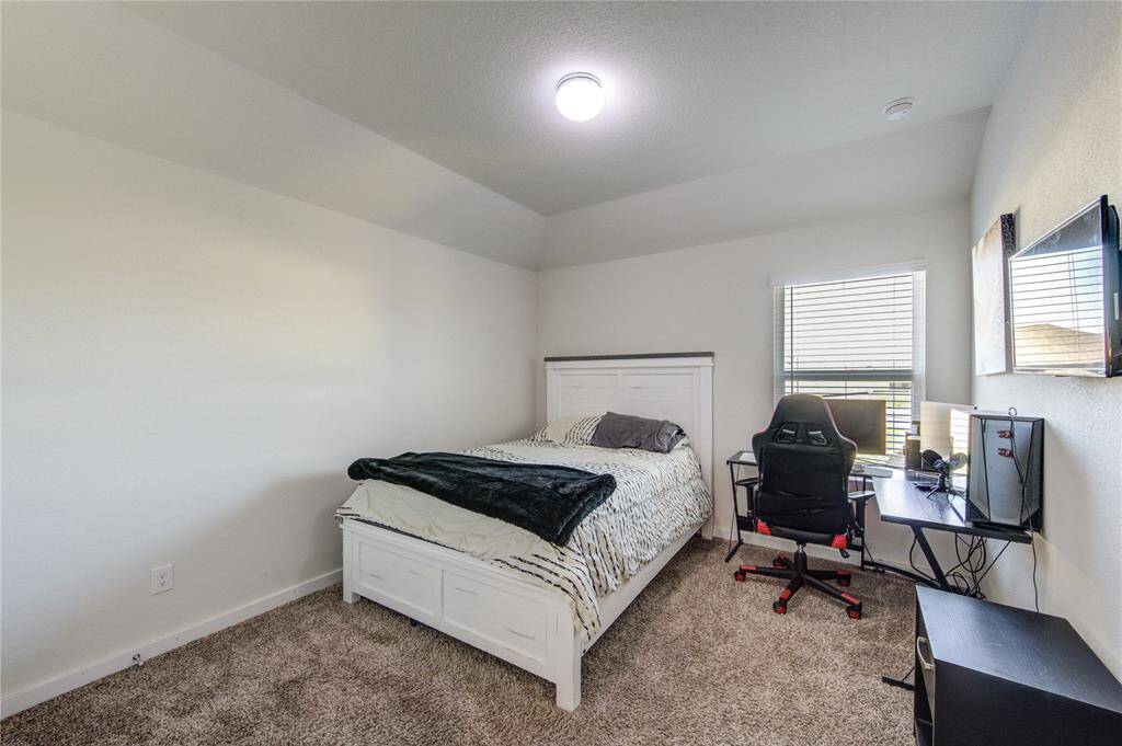 3 of 3 secondary bedrooms