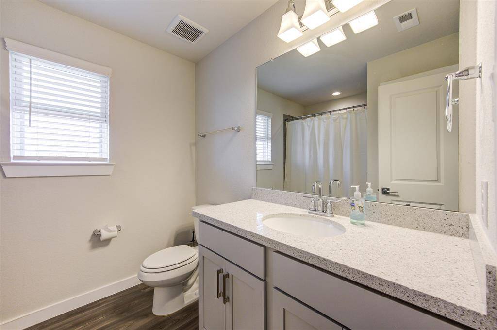 Secondary bathroom upstairs