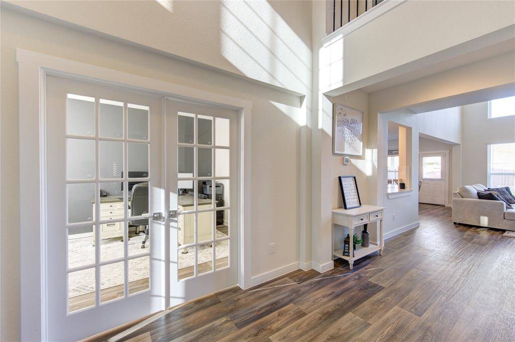 On the left side of the entrance you will find a home office.