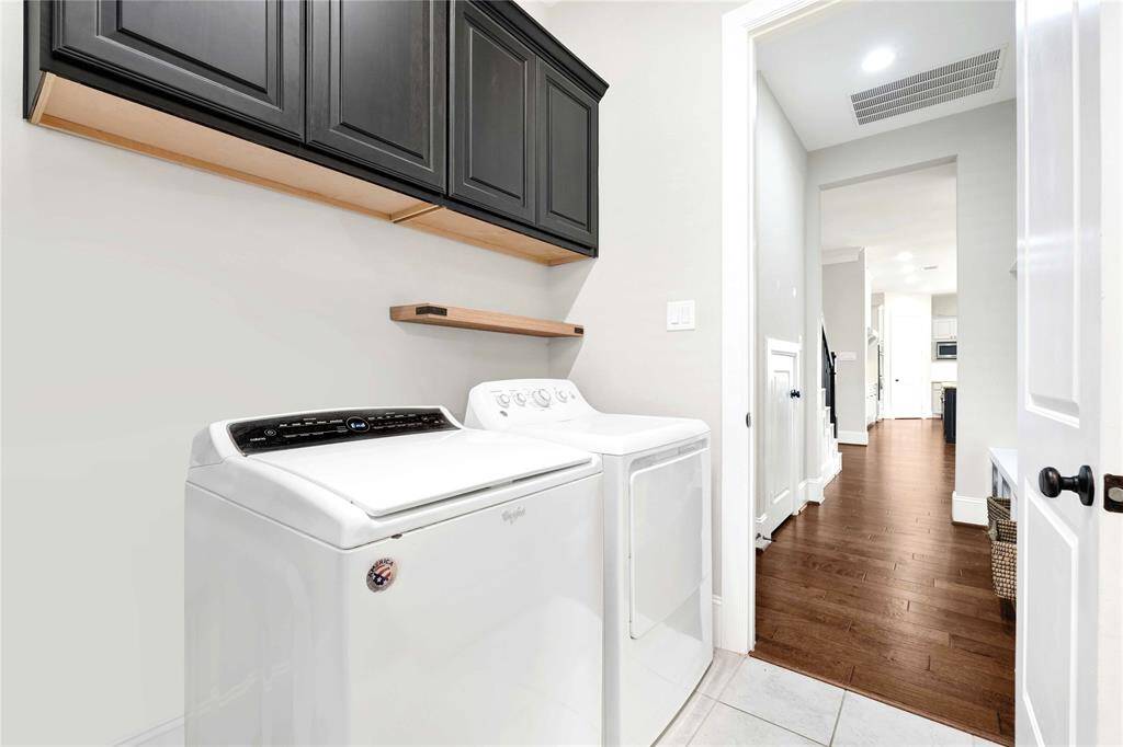 Conveinent access from primary closet to laundry room