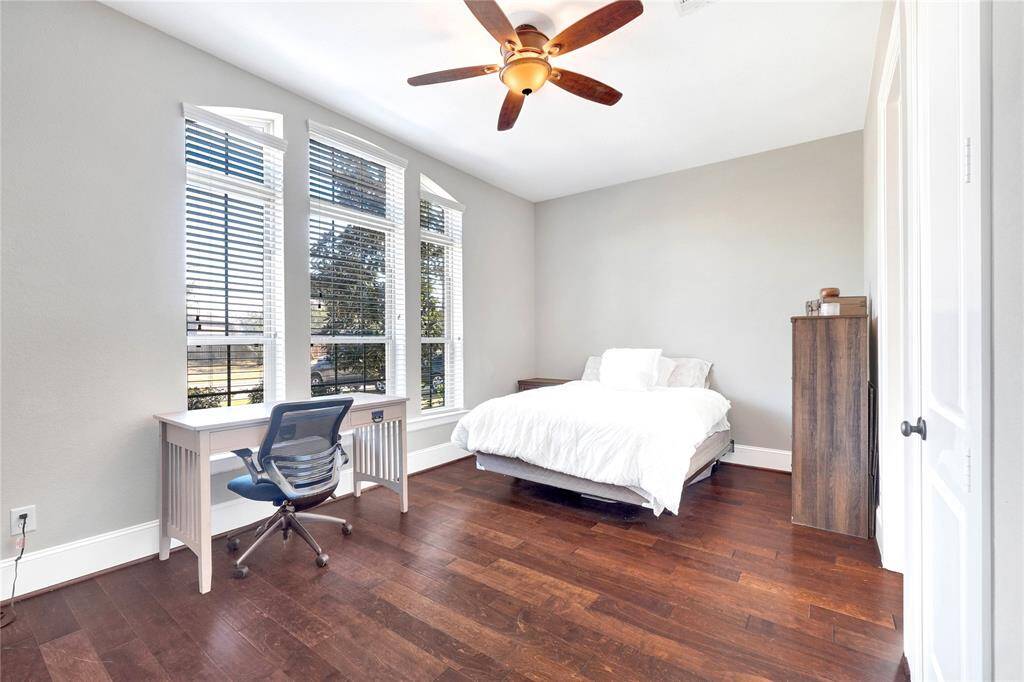Extended Guest Suite located privately front of the house