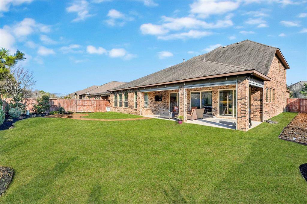 Over-sized lot and backyard with no back neighbors