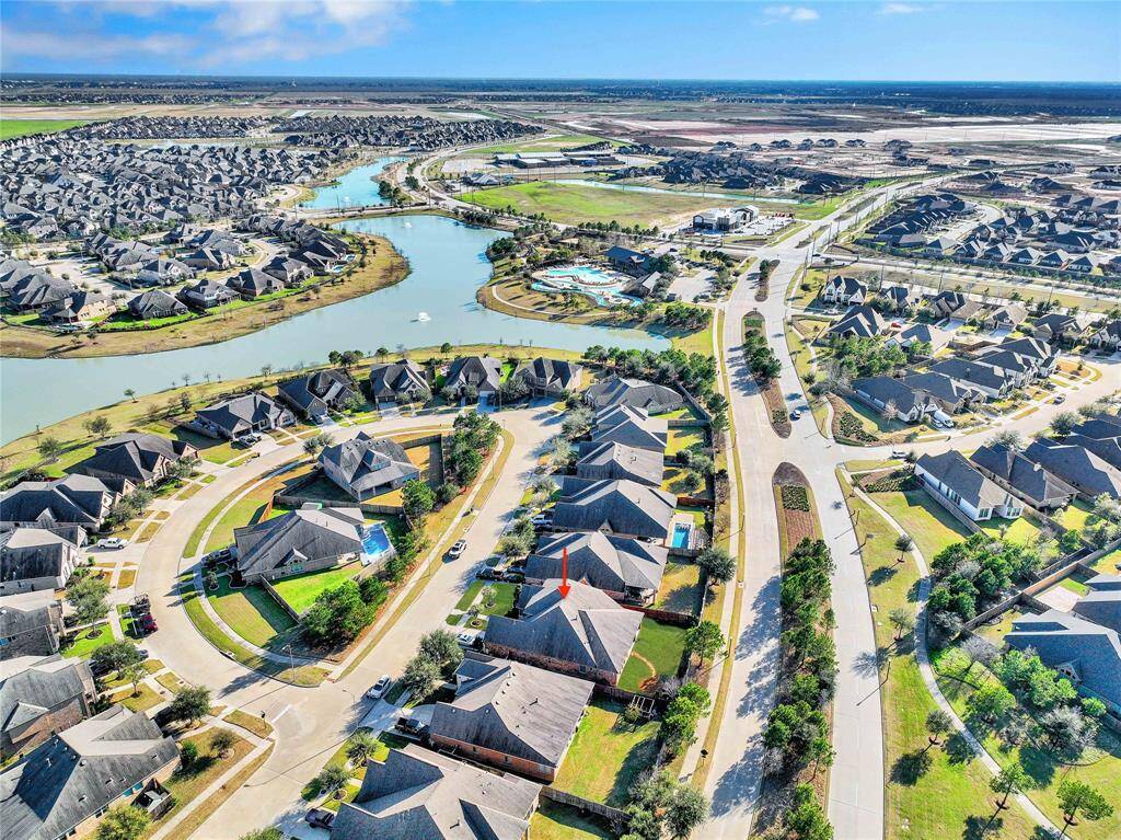 Walking distance to all amenities
