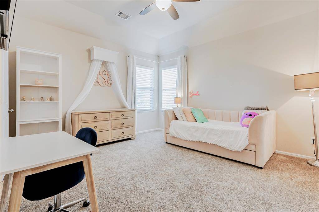 Upstairs, discover two additionalbedrooms, each boasting aprivate ensuite bathroom foradded comfort and convenience.Both rooms are thoughtfullyappointed with plush carpeting,spacious closets, and largewindows that flood the spaceswith natural light.