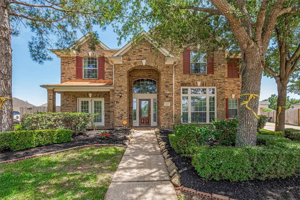 WOW! over 3500 Sq Ft home with Private Study, Game Room and 3 CAR GARAGE ! HUGE LOT !! over 1/4 acre