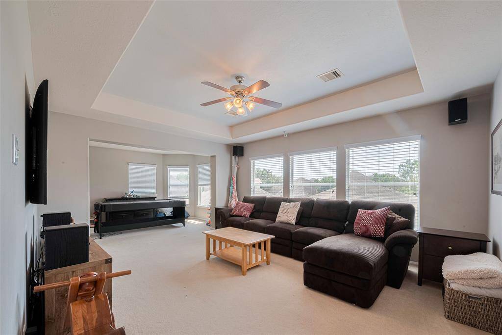 Spacious Game Room with bonus area