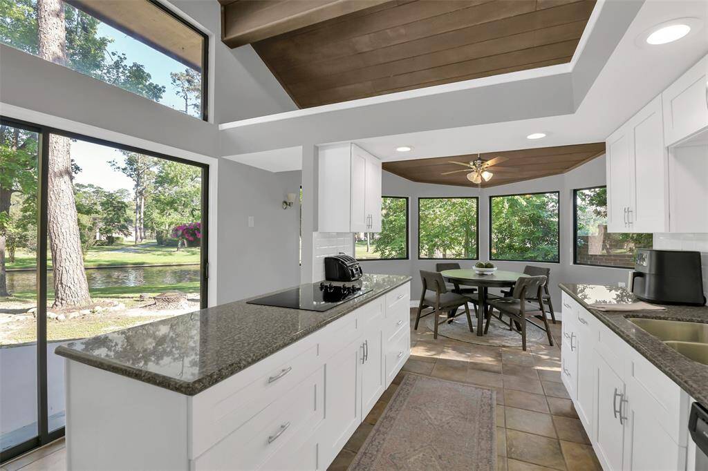 Best views of the lake - surrounding by nature while you prepare meals for your loved ones.