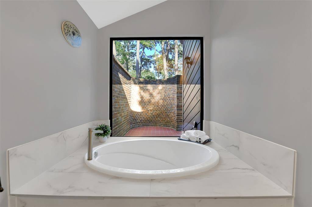 soaking tub in primary bathroom - this is a privacy wall on other side of bathtub