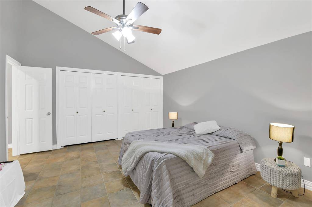 Ensuite Bedroom - located on opposite side of the home - very quiet