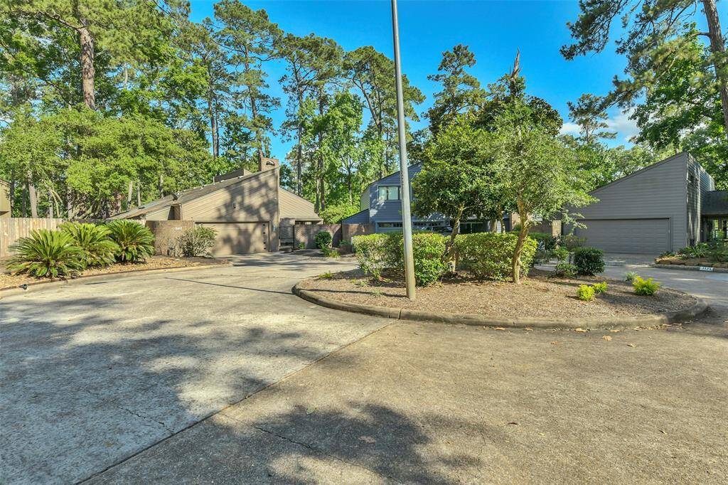Small group of homes in this quiet culdesac - mailbox cluster is in the circle.