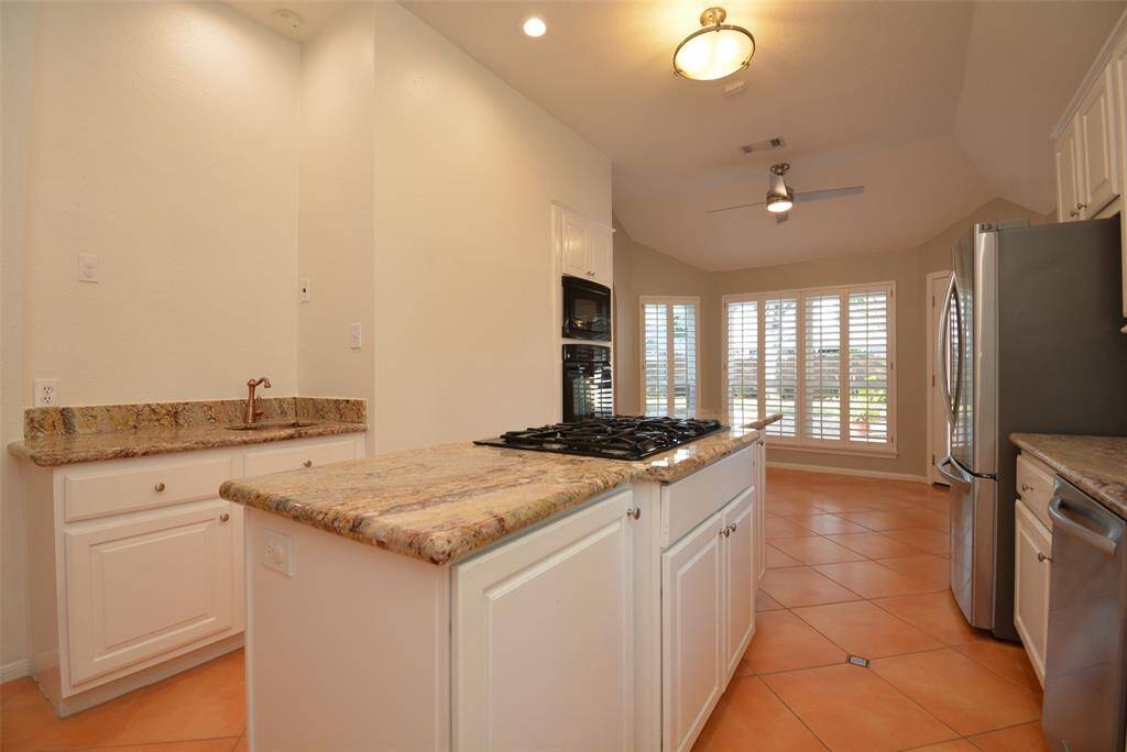 Don't be fooled by the size of this kitchen, it has plenty of space to move around and plenty storage space in cabinets