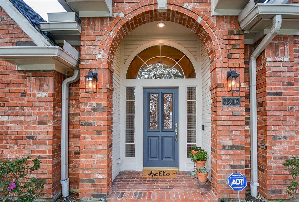 Welcome home! Wall sconces and porch light recently updated