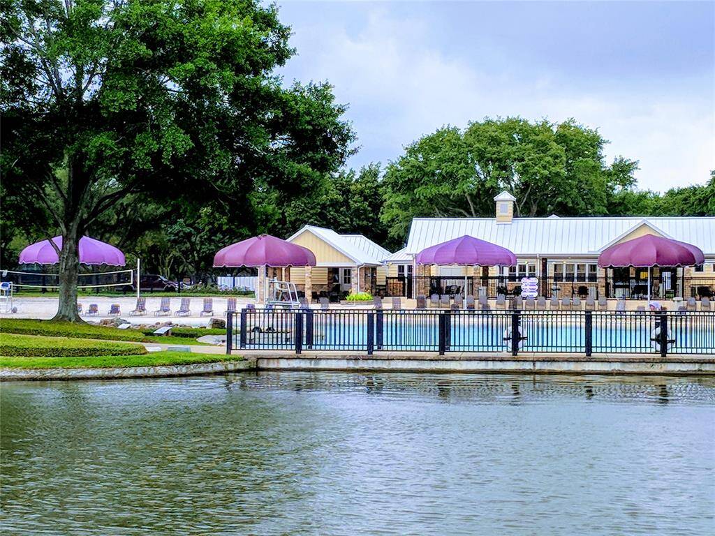 The Beachclub is located next to a large lake