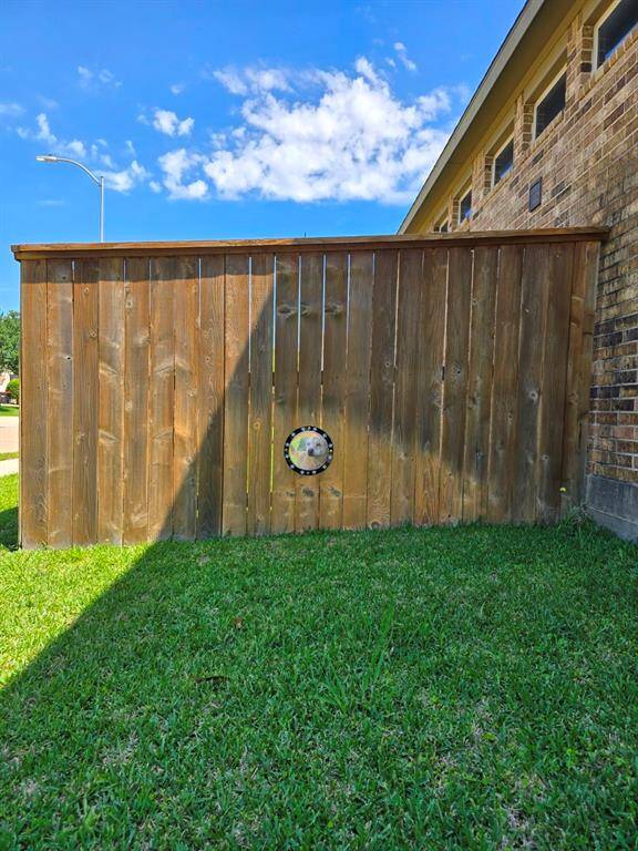 Look who's watching! This sweet addition to the fence provides a fun way for your four-legged family member to see what's going on.