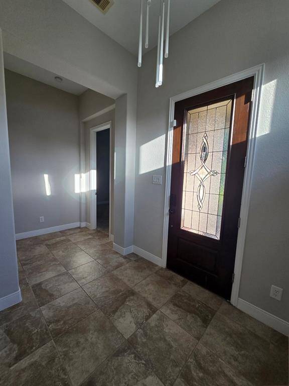 Guest room with en-suite just off the front entry.