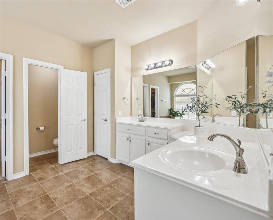 Light and bright space and more than enough cabinets for everyone.