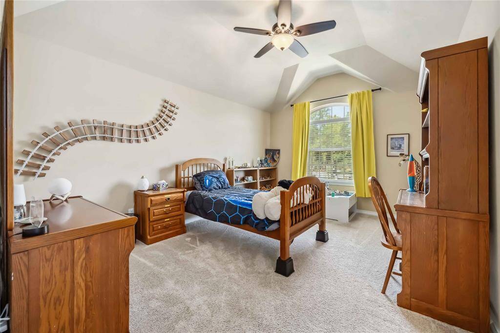 Secondary bedroom just off the main landing.