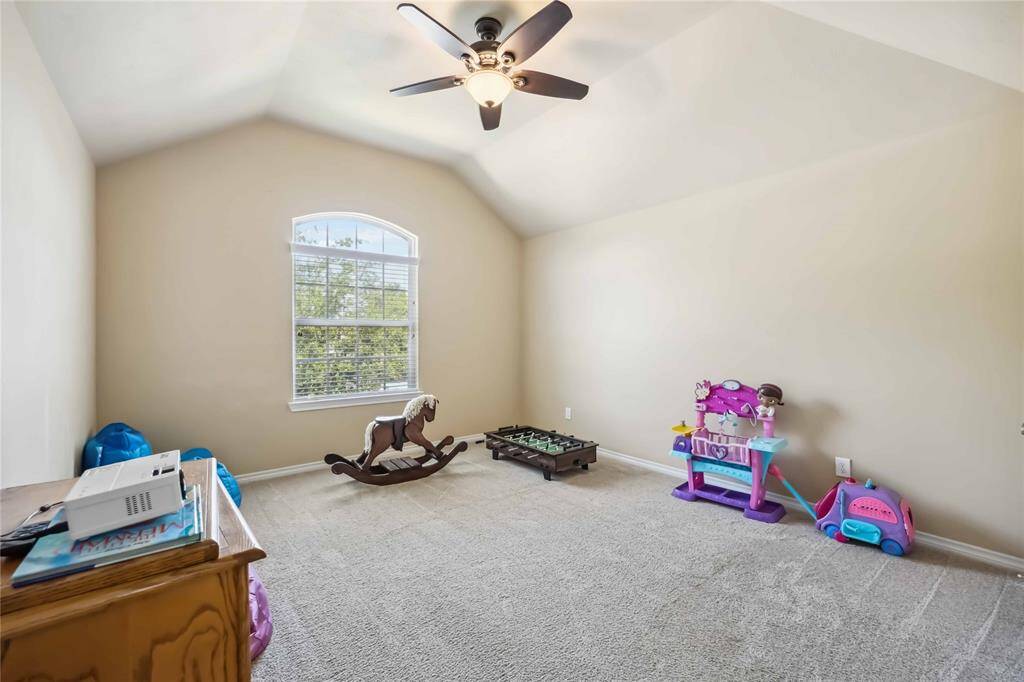 Secondary bedroom on the opposite side of the house.