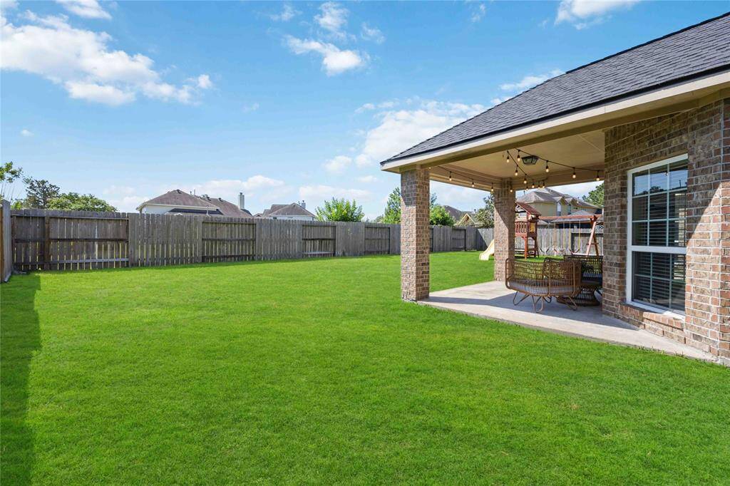 Lot's of space to add an herb or vegetable garden here.