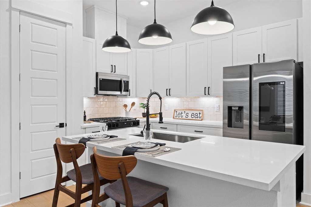 This attractive Kitchen is full of beautiful details. Quartz Countertops, Stainless steel Sink, Stainless Steel Appliances, Recessed Lighting, Undercabinet Lighting, Elegant Cabinetry with Soft Close Drawers and Doors