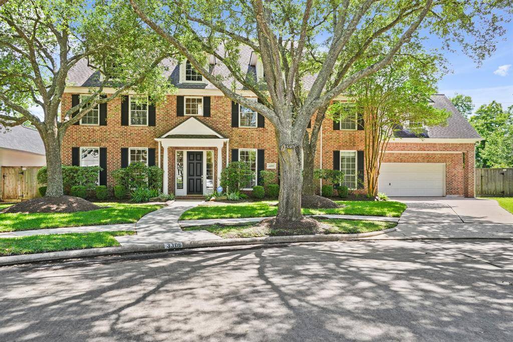 Situated in the Heart of First Colony, this Custom Home Resides on a quiet Cul-de-sac Street