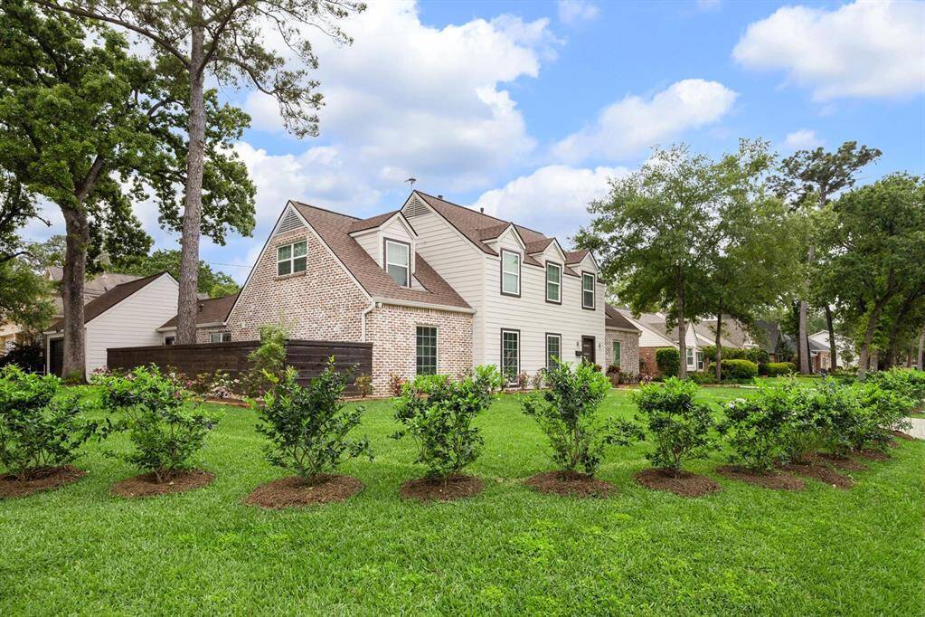 An unbeatable deal...curb appeal, corner lot, great updates, pool, zoned to some of Houston's best SBISD schools and walk to Terry Hershey Park!