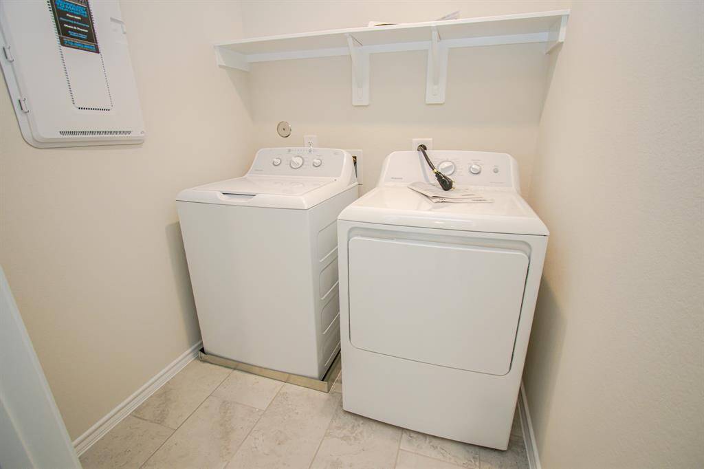 Washer/Dryer Included